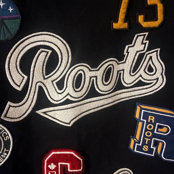 Roots Varsity crew neck with embroidered patches - Picture 2 of 3